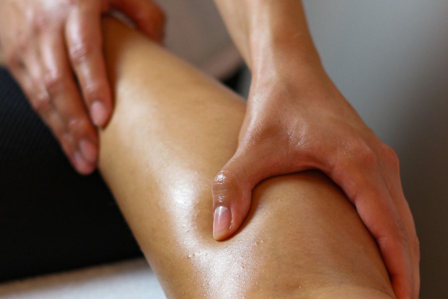 Lymfatické kalhoty a Vacupress – přístrojová lymfodrenáž nohou